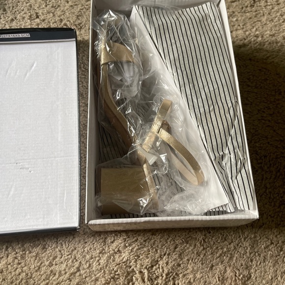 Brand new never worn - Picture 6 of 7